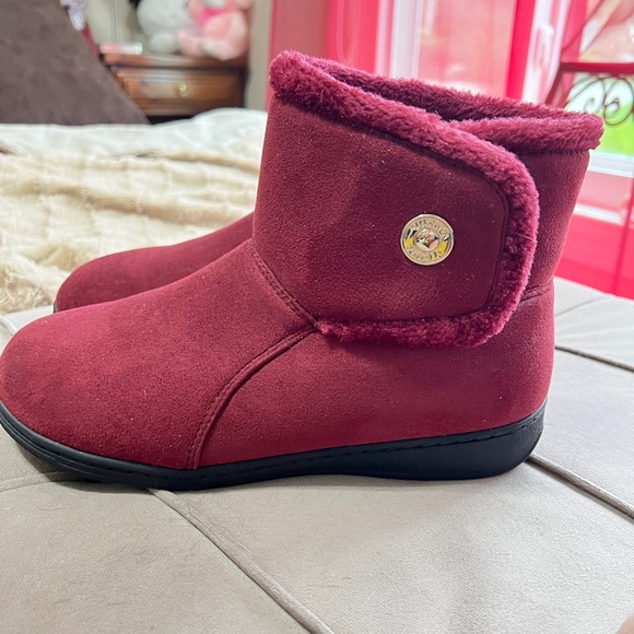 Vibrant burgundy Suede Boots - Picture 7 of 7